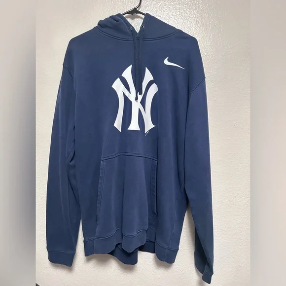 Nike New York Yankees Hooded Sweatshirt - Picture 2 of 3